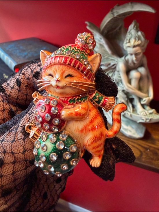 Anthropologie Jewelry - Cute Festive Cat Christmas Brooch